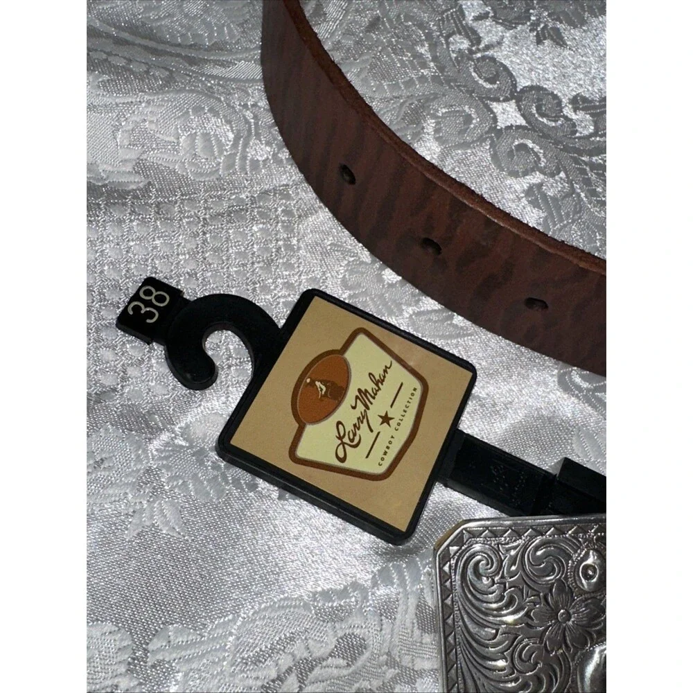 Larry Mayan SZ 8 Western Brown Leather Belt Bucking Bronco Buckle Mens